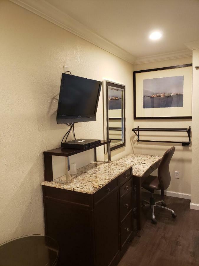 Signature Inn Oakland Exterior photo