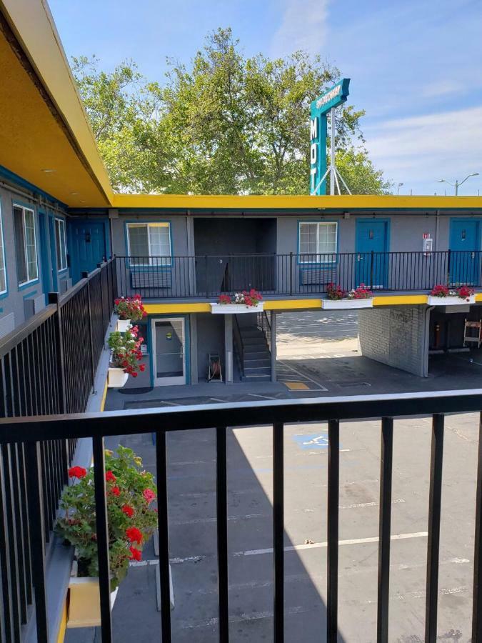 Signature Inn Oakland Exterior photo
